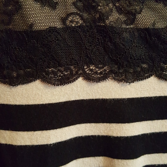 Beautiful sweater - Picture 3 of 3